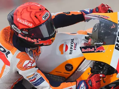 Jelang seri kedua MotoGP 2022 yang akan digelar di Sirkuit Internasional Mandalika, NTB, 10 hari ke depan (20/3/2022), para pembalap sudah tak sabar untuk berlomba jadi yang terbaik. Tak terkecuali 6 pembalap berikut yang berusah bangkit usai hasil buruk di Qatar. (AFP/Karim Jaafar)