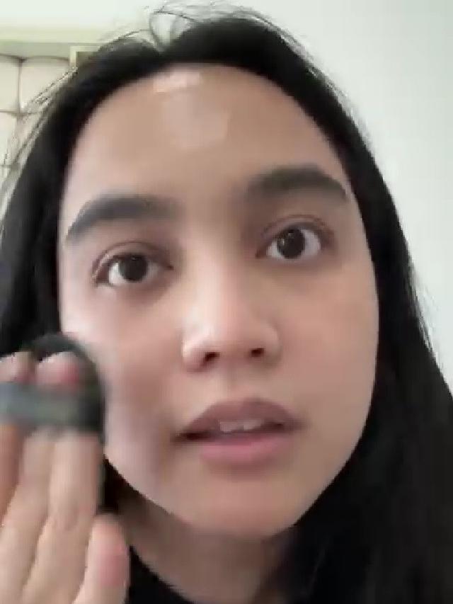 Tips Makeup Antimenor dengan Blush On Rp60 Ribuan Ala Rachel Amanda (credit: instagram/auroramanda95
