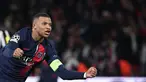Penyerang Paris Saint-Germain (PSG) #07 Kylian Mbappe merayakn gol yang dicetaknya ke gawang Newcastle United dalam duel matchday 5 Grup F Liga Champions 2023/2024 di Parc des Princes, Rabu (29/11/2023) dini hari WIB. (FRANCK FIFE / AFP)