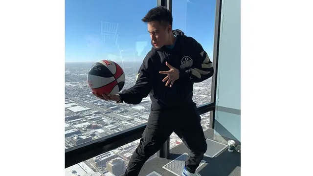 Tak Terlupakan, Ini 7 Potret Seru Baim Wong saat Nonton NBA All Star 2020