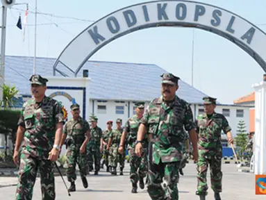 Citizen6, Surabaya: Selain berkunjung ke berbagai gedung dilingkungan Kodikopsla, Dankobangdikal juga berkesempatan bertemu dan memberikan arahan kepada 596 orang prajurit dan PNS di lingkungan Kodikopsla. (Pengirim: Penkobangdikal).