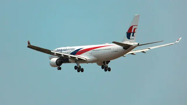 Viral Penumpang Malaysia Airlines Pakai Masker Oksigen di Penerbangan, Maskapai Minta Maaf