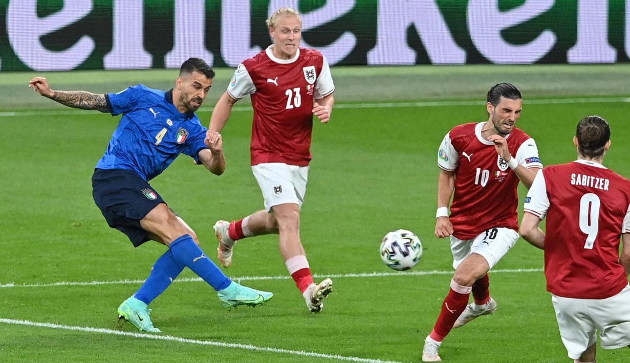 Leonardo Spinazzola telah membuktikan sebagai salah satu bek kiri paling berbahaya di Euro 2020 karena kecepatan dan ketajaman yang dimilikinya. Berdasarkan statistik UEFA, dirinya tercatat sebagai pemain tercepat yang mampu berlari dengan kecepatan 33,8 km/jam. (Foto: AFP/Pool/Justin Tallis)