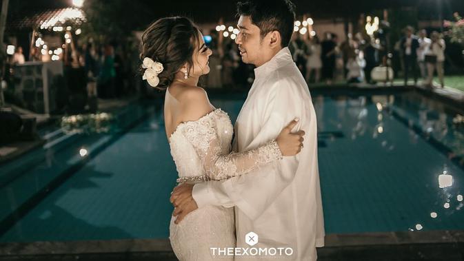 Perempuan kelahiran Bandung, 5 Februari 1986 ini mengatakan kalau buah hatinya yang bernama Reo Athar Sakuramoto lah yang memintanya untuk segera menikah. Reo inginkan sosok ayah untuk menemaninya. (Instagram/tentangtiwi)