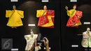 Pengunjung melihat pameran wayang potehi di Lippo Mall Puri, Jakarta Barat, (21/01). Pameran disajikan dalam perayaan Tahun Baru China. (Liputan6.com/Fery Pradolo)