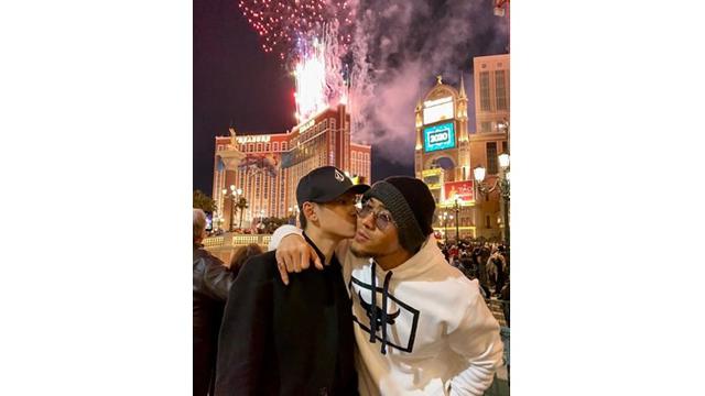 Rupanya liburan kali ini Deddy Corbuzier gunakan untuk menamani Azka merayakan Natal.