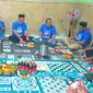 Sejumlah DPC Demokrat Jatim pendukung Bayu Airlangga menggelar doa bersama. (Dian Kurniawan/Liputan6.com)