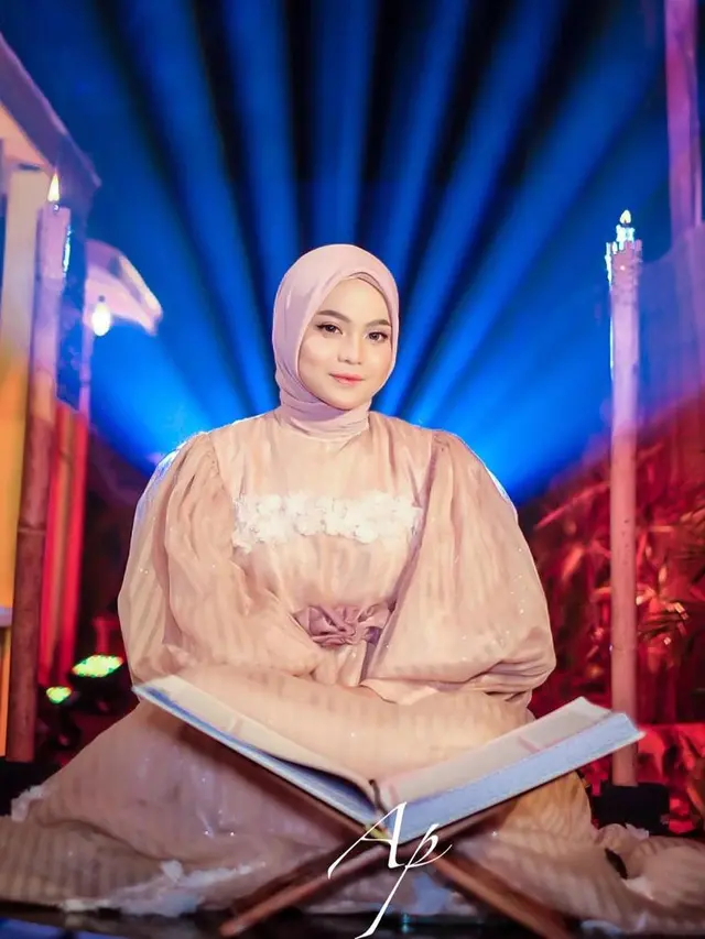 6 Gaya Putri D'Academy dalam Balutan Hijab, Banjir Pujian