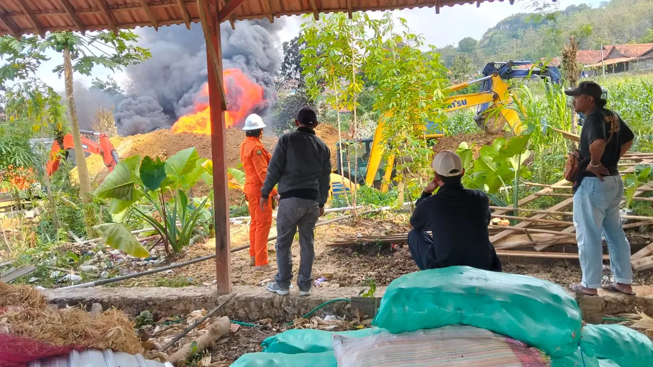 kebakaran sumur minyak ilegal