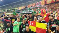 Bonek Malaysia berada di Stadion Shah Alam, Selangor, dalam laga final Piala Malaysia 2016, Minggu (31/10/2016). (Bola.com/Istimewa)