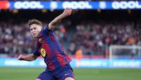 Gelandang Barcelona asal Spanyol, Fermin Lopez, merayakan golnya selama pertandingan pekan ke-25 La Liga 2025/2026 melawan Levante UD di Stadion Camp Nou, Minggu 22 Februari 2026. Barcelona kembali ke puncak klasemen Liga Spanyol 2025/2026. (Josep LAGO/AFP)