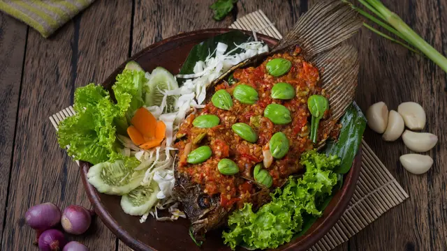 ikan goreng sambal pete