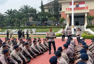Polri mengerahkan 200 personel Pasukan Brimob II Korps Brimob untuk membantu menangani kebakaran hutan dan lahan (karhutla) di Kalimantan Timur (Kaltim) dan Kalimantan Tengah (Kalteng).