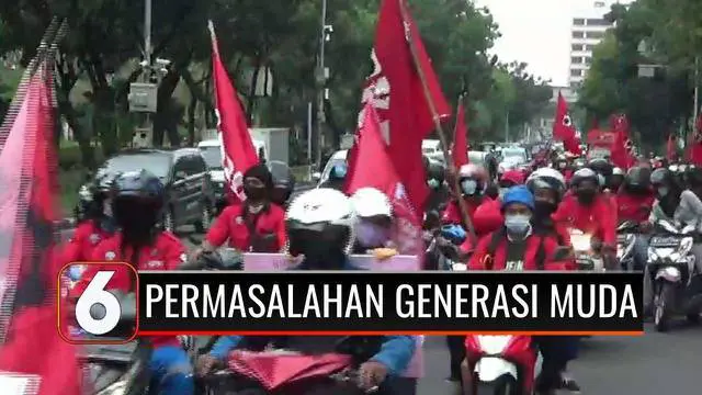 Peringatan Sumpah Pemuda Ke-93, buruh dan mahasiswa gelar aksi unjuk rasa. Dalam aksinya, mereka menyoroti masalah yang dihadapi generasi muda di masa pemerintahan Jokowi-Maruf, dari PHK hingga sulitnya akses pendidikan.