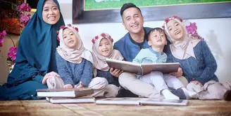 Irfan Hakim merupakan salah satu presenter berbakat yang dimiliki oleh Indonesia. Ia sudah malang melintang di berbagai acara televisi Indonesia. (Foto: instagram.com/irfanhakim75)