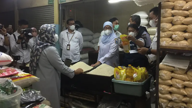 Tim Pengendali Inflasi Daerah (TPID) DKI melakukan inspeksi mendadak atau sidak ke Pasar Kramat Jati, Jakarta Timur untuk memastikan stok pangan cukup, jelang bulan Ramadhan (Istimewa)