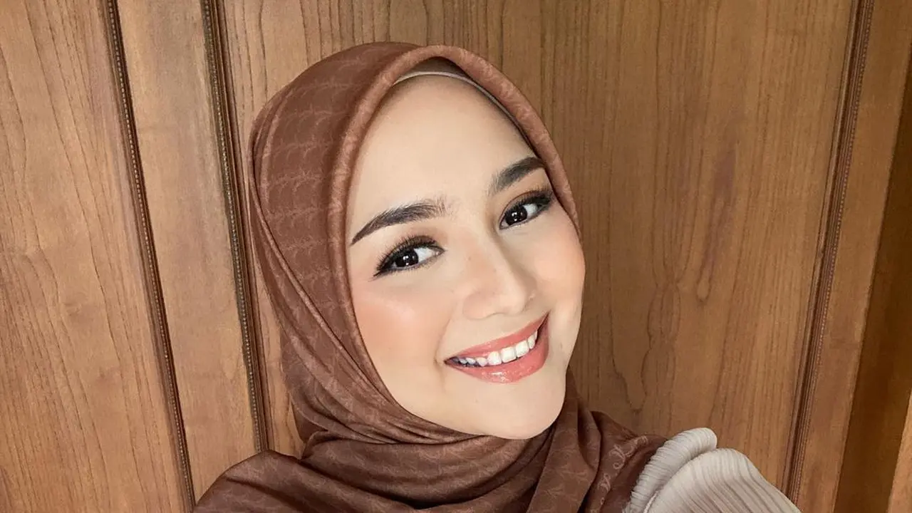 Kembaran Sama Rezky Adhitya, Ini 6 Potret Citra Kirana yang Kini Pasang Behel