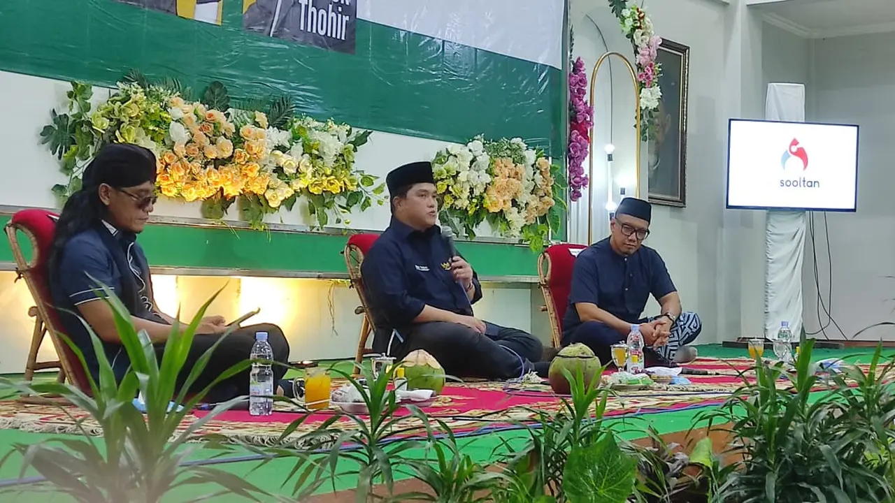 Menteri BUMN, Erick Thohir dan pimpinan Pondok Pesantren Ora Aji Sleman Yogyakarta, Gus Miftah