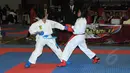 Para atlet Karateka saat berlaga di Kejurnas Karate Piala Panglima TNI III, Jakarta, Kamis (15/1/2015). (Liputan6.com/Herman Zakharia)