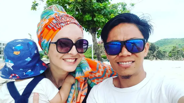 6 Potret Terbaru Pria Lombok dan Istri Bule Asal Prancis, Makin Mesra