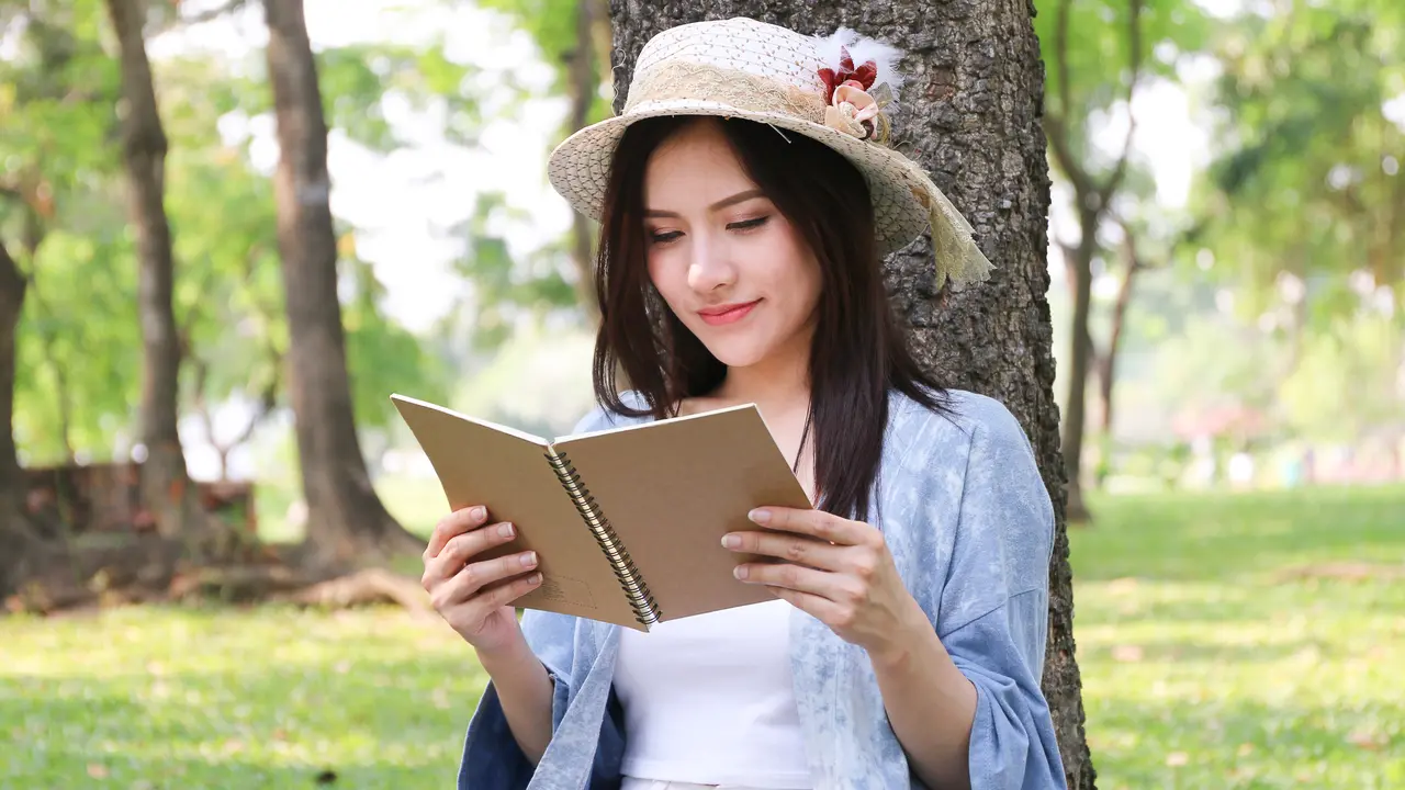 Zodiak Paling Suka Baca Buku