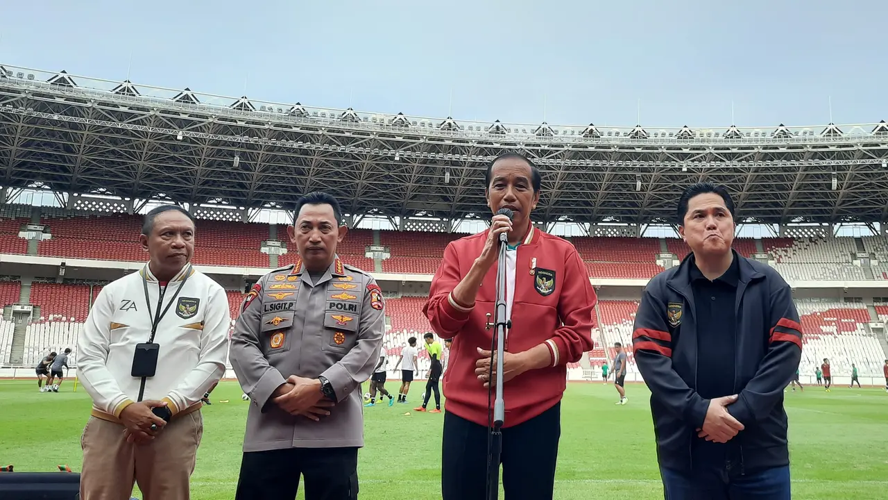 Presiden Jokowi bertemu dengan pemain Timnas Indonesia U-20, yang gagal bermain di Piala Dunia U-20 2023. (Liputan6.com/Lizsa Egeham)