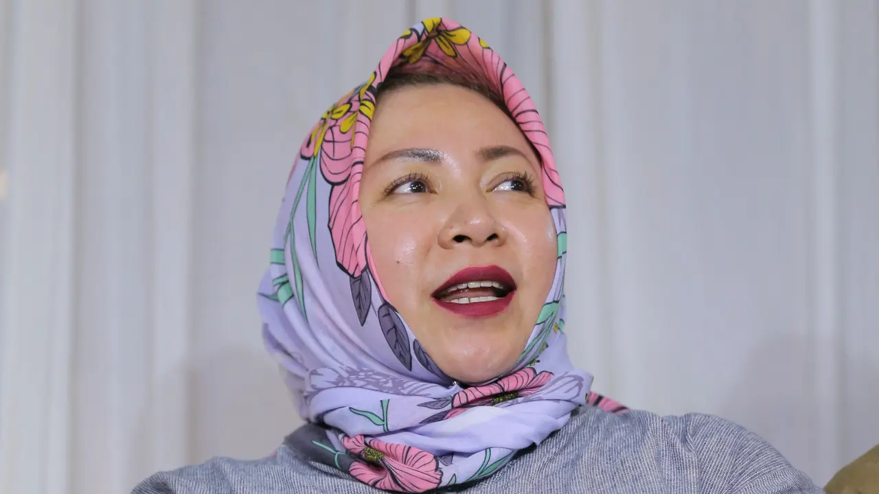 [Bintang] Seperti Ini Tanda Cint Melly Goeslaw dan Anto Hoed