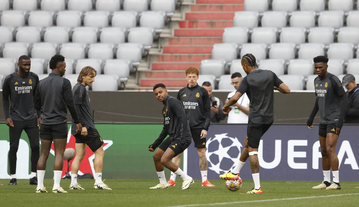 Real Madrid akan menghadapi Bayern Munchen di Allianz Arena pada limb pertama semifinal Liga Champions 2023/2024, Rabu (1/5) dini hari WIB. (Michaela STACHE / AFP)