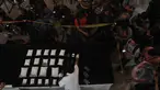 Petugas Dittipid narkoba Bareskrim Polri menggelar barang bukti narkoba jenis Sabu beserta 5 orang tersangka pada gelar perkara Pengungkapan Sindikat Narkoba Internasional WN Sri Lanka di Jakarta, Selasa (21/4/2015). (Liputan6.com/Johan Tallo)