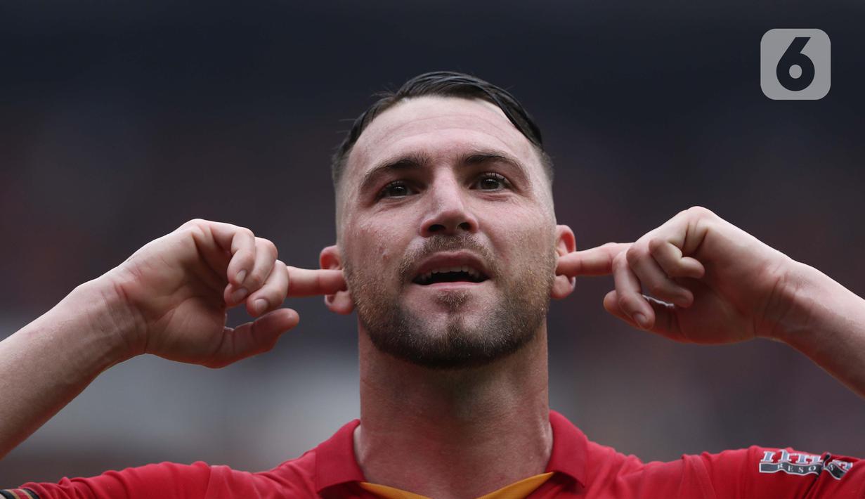 Penyerang Persija, Marko Simic merayakan gol yang dicetaknya ke gawang Borneo FC pada laga pekan pertama Shopee Liga 1 Indonesia 2020 di Stadion Gelora Bung Karno, Jakarta, Minggu (1/3/2020). Persija unggul 3-2. (Liputan6.com/Helmi Fithriansyah)