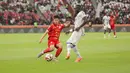 Pemain muda Persija Jakarta, Arlyansyah Abdulmanan mencoba merebut bola dari pemain Persijap Jepara pada pekan ke-16 BRI Super League 2025/2026 di Stadion Utama Gelora Bung Karno (SUGBK), Jakarta Pusat, Sabtu (3/1/2026) sore WIB. (Bola.com/Abdul Aziz)