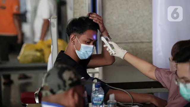 FOTO: Pedagang Pasar Tanah Abang Jalani Vaksinasi Booster COVID-19