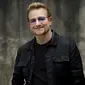 Bono U2 menjadi pria pertama yang namanya tercatat di majalah fashion ternama ini.