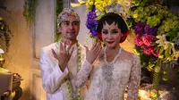 Raffi Ahmad dan Nagita Slavina menjalani akad nikah di Hotel Ritz Carlton, Jakarta, (17/10/14). (Liputan6.com/Faizal Fanani) 