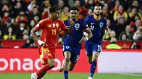 Ian Maatsen saat jalani debut bareng Timnas Belanda menghadapi Spanyol di perempat final UEFA Nations League. (JOSE JORDAN / AFP)