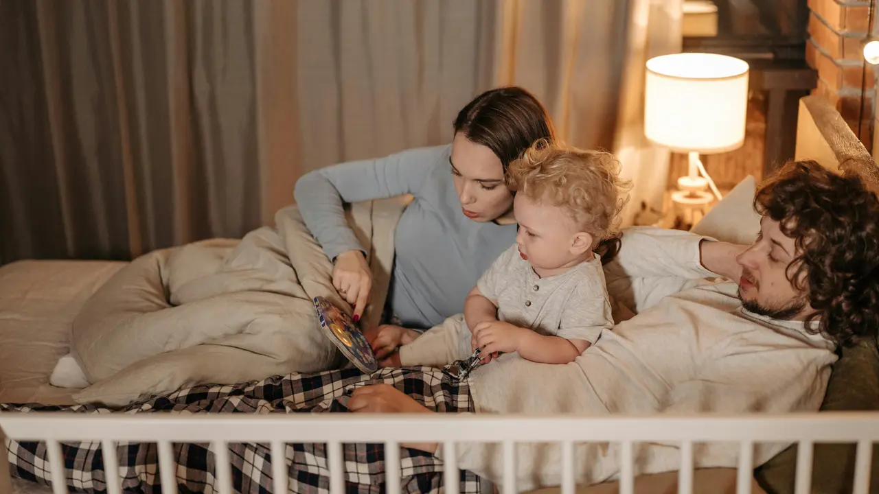 Mengapa Dongeng Sebelum Tidur Bisa Membantu Perkembangan Anak? Ini Alasannya!