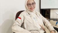 Kepala Seksi Bimbingan Ibadah Daerah Kerja (Daker) Makkah, Erti Herlina menjelaskan penggunaan obat penunda haid saat ibadah haji. (Liputan6.com/Asnida Riani)