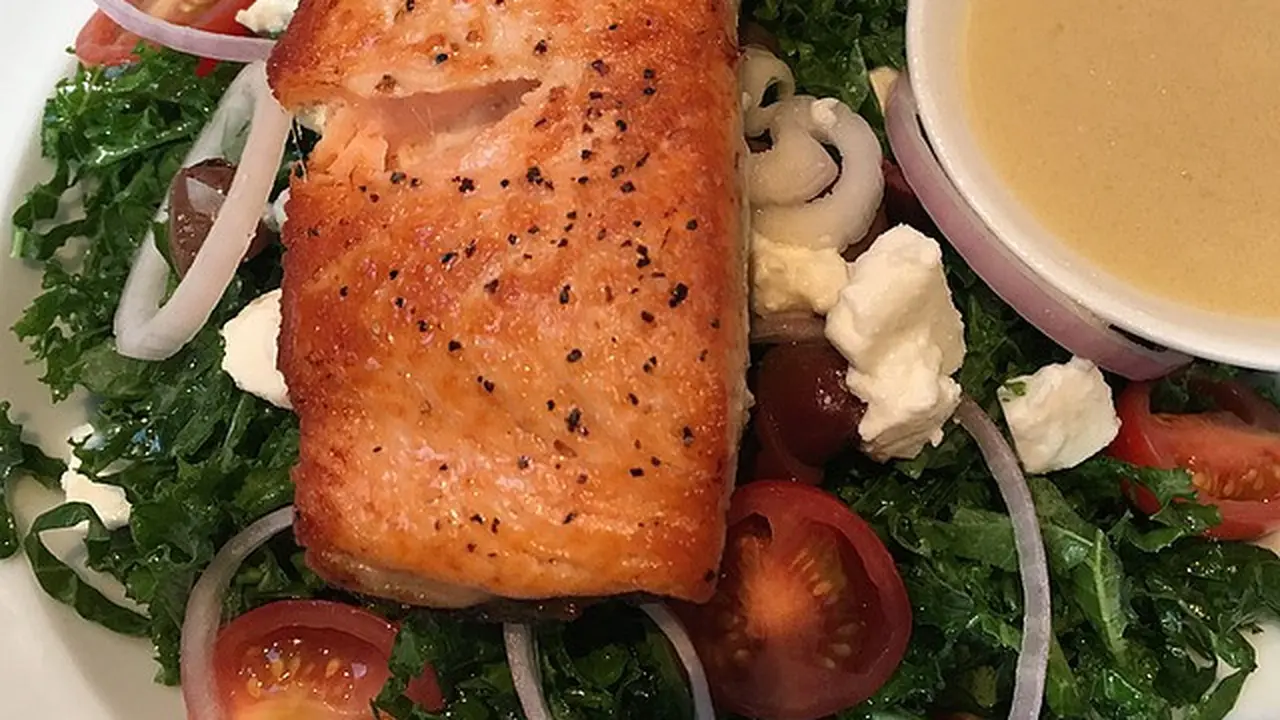 Steak Salmon (Image by Michael Shivili from Pixabay)