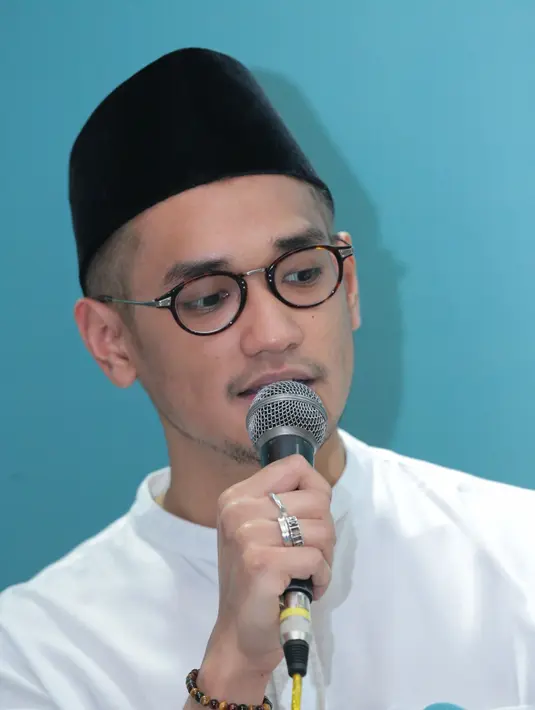 Begitu juga dalam waktu dekat ini, banyak umat muslim yang dekat dengan keluarga saat puasa, tapi pelantun lagu Sadis itu akan mengawali puasanya di negara Tirai Bambu. (Adrian Putra/Bintang.com)