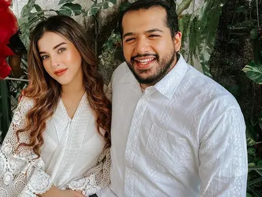 Menikah pada 2018 hingga kini Tasya Farasya dan Ahmad Assegaf tampak semakin romantis. Bahkan, Tasya mengaku jika sang suami merupakan laki-laki pertama yang ditaksir dan dijadikan tipe idaman. (Liputan6.com/IG/@tasyafarasya)