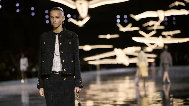 Chanel Summer 2027 Menelusuri Beragam Wajah Gabrielle Chanel Lewat Busana
