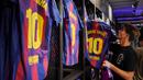 Begitu penjualan jersey Lamine Yamal dibuka langsung laris manis. Dilaporkan, 70 ribu jersey Yamal ludes dalam sehari. (AFP/Manaure Quintero)