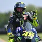 7. Pembalap Monster Energy Yamaha, Valentino Rossi, gagal naik podium pada balapan MotoGP Republik Ceska di Sirkuit Brno, Minggu (9/8/2020). Kegagalan The Doctor itu membuatnya hanya menempati posisi tujuh klasemen dengan 27 poin. (AFP/Joe Klamar)