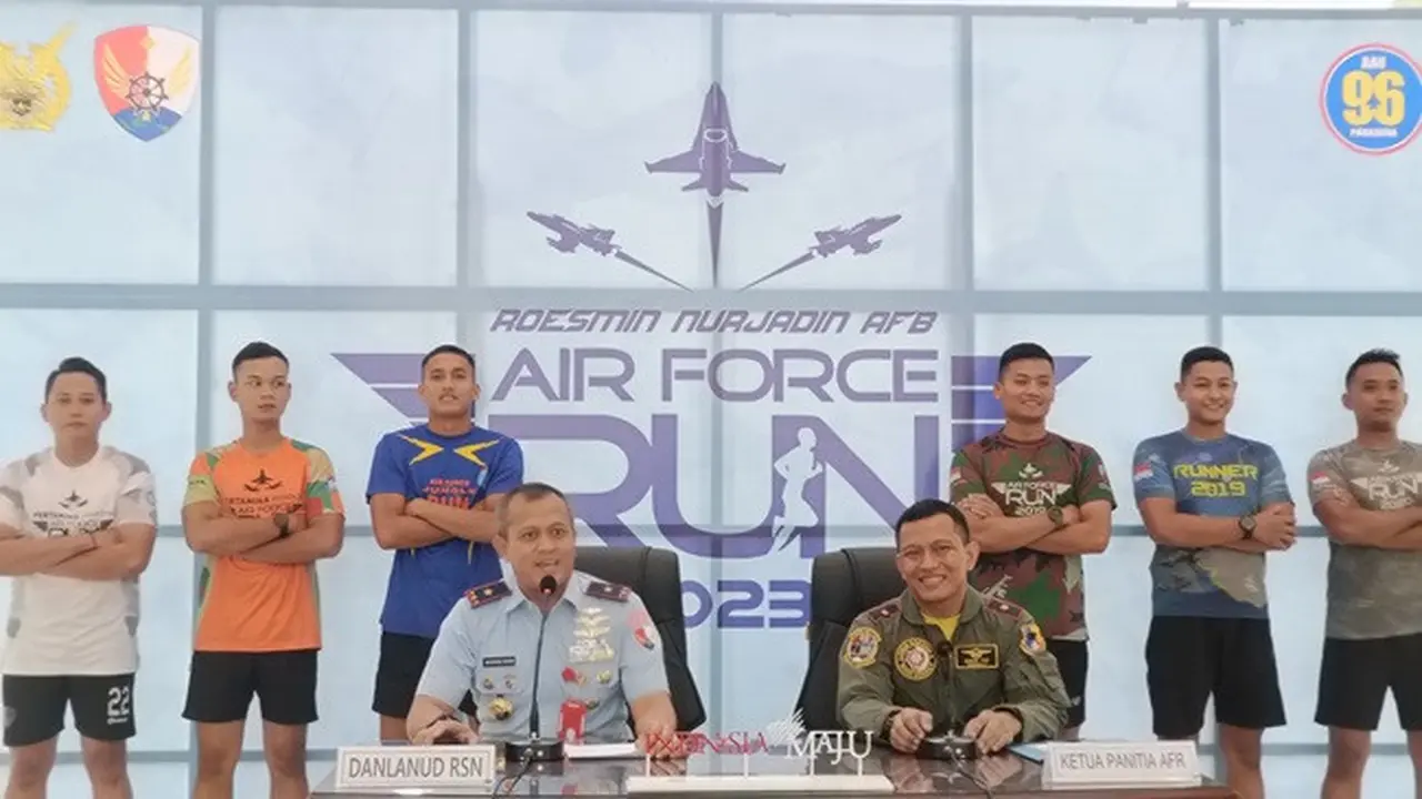 Komandan Lanud Roesmin Nurjadin Pekanbaru Marsekal Pertama Muhammad Nurdin dalam konferensi pers Air Force Run yang akan digelar pada 17 Desember nanti.