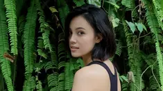 Ketika mengawali kariernya di dunia hiburan, Anggika Bolsterli dikenal dengan penampilannya yang anggun dengan rambut panjang. Kini, ia pun memangkas rambutnya hingga di atas bahu. (Liputan6.com/IG/anggikabolsterli)