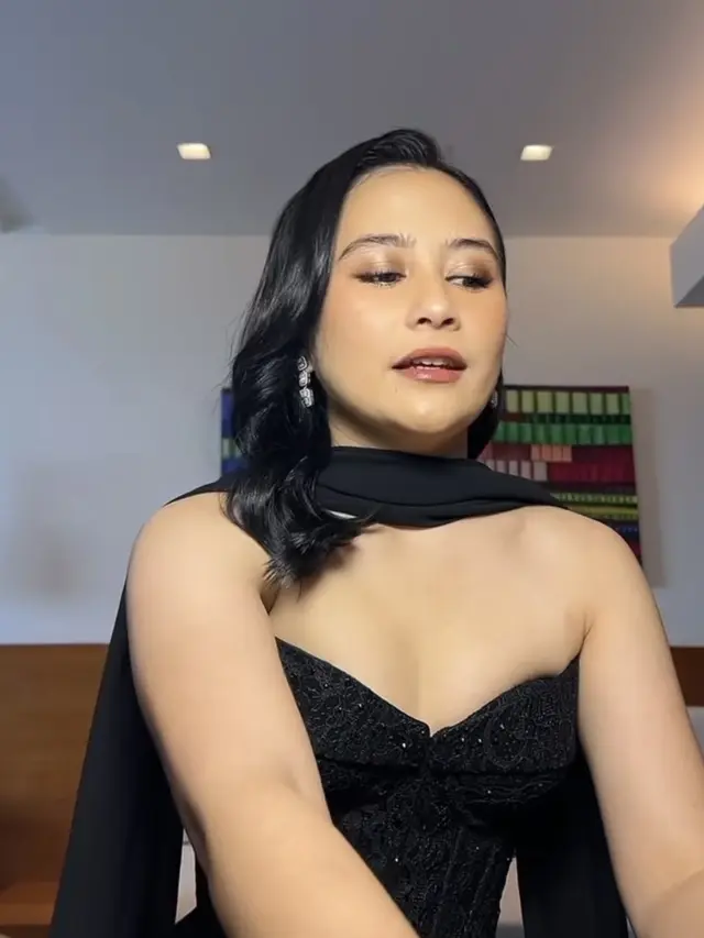 Tampilan Makeup Glamor Memesona Prilly Latuconsina. [@prillylatuconsina96]