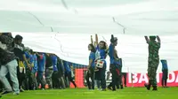 Jumlah Aremania yang akan menyaksikan pertandingan Arema Cronus kontra Persela pada Minggu (6/11/2016)  diprediksi bakal berlimpah. (Bola.com/Iwan Setiawan)