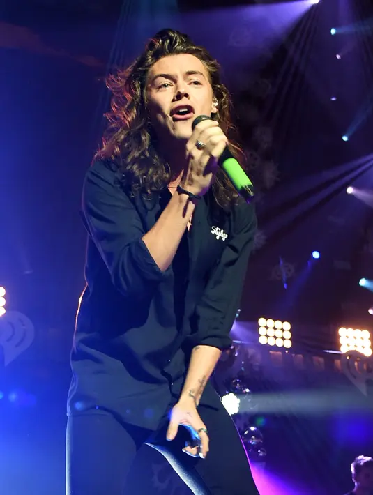 Beberapa waktu yang lalu, Harry Styles membuat netizen kaget dengan penampilan barunya. Bagiaman tidak, Harry Styles menghilangkan imej 'bad boy' nya dengan memangkas rambut gondrongnya. (AFP/Bintang.com)