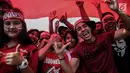 Suporter Garuda Muda memadati Stadion Selayang, Selangor untuk mendukung Timnas Indonesia U-22 melawan Timor Leste di SEA Games 2017, Minggu (20/8). Mereka datang dengan berbagai atribut merah putih dan pernak pernik lainnya. (Liputan6.com/Faizal Fanani)