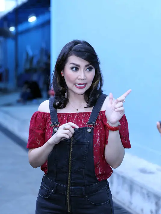 Setelah menggerebek mantan istrinya, kabarnya Sandy meminta hak asuh anak. Mengetahui hal tersebut, Tessa pun ragu dengan kemampuan Sandy mengasuh anak-anaknya. (Nurwahyunan/Bintang.com)